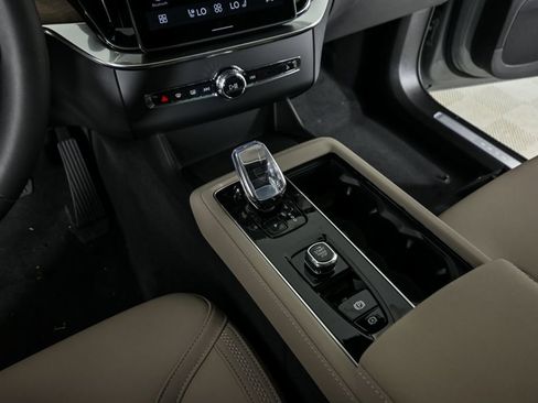 New 2026 Volvo XC90 B6 Plus w/ Protection Package Premier image 17