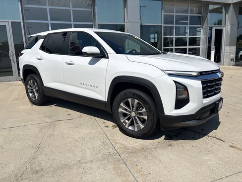 Used 2025 Chevrolet Equinox LT AWD/4WD image 2