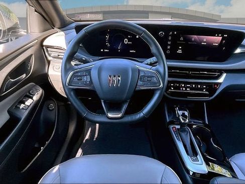 Used 2025 Buick Envista Avenir FWD image 5