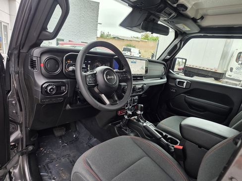 Certified 2026 Jeep Wrangler Unlimited Rubicon AWD/4WD image 10