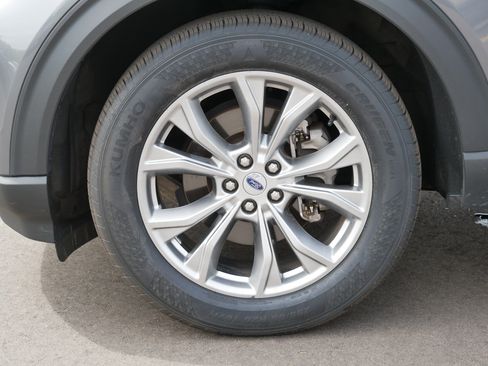 Used 2023 Ford Explorer XLT w/ Equipment Group 202A AWD/4WD image 9