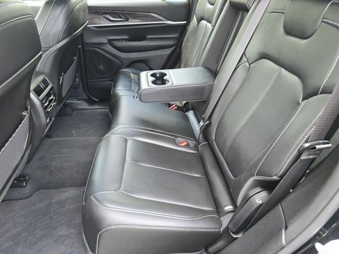 Used 2024 Jeep Grand Cherokee Limited AWD/4WD image 35