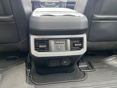 Used 2024 Ford F250 Lariat w/ Lariat Ultimate Package AWD/4WD image 14
