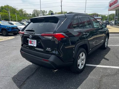 Used 2019 Toyota RAV4 XLE w/ Convenience Package AWD/4WD image 7