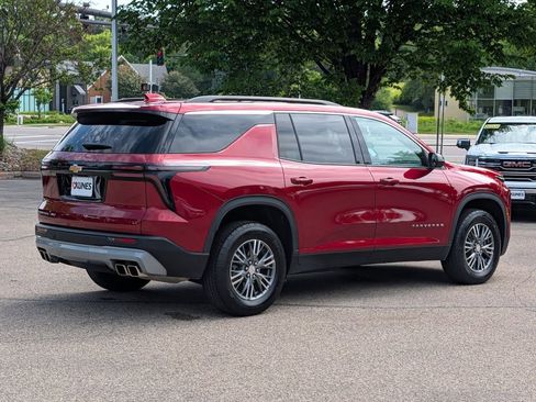 Used 2024 Chevrolet Traverse LT AWD/4WD image 9