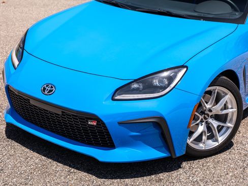 Used 2024 Toyota GR86 RWD image 11