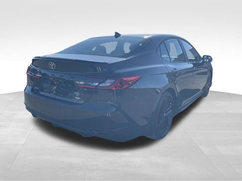 Used 2025 Toyota Camry SE image 12