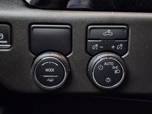 Used 2025 Chevrolet Silverado 1500 LT image 17