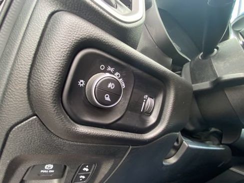 Used 2022 RAM 1500 Big Horn AWD/4WD image 12