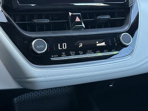 Used 2025 Toyota Corolla SE image 21