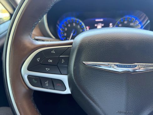 Used 2017 Chrysler Pacifica Limited w/ Advanced Safetytec Group FWD image 32