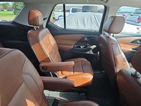 Used 2019 Chevrolet Traverse High Country w/ LPO, 'HIT The Road' Package AWD/4WD image 4