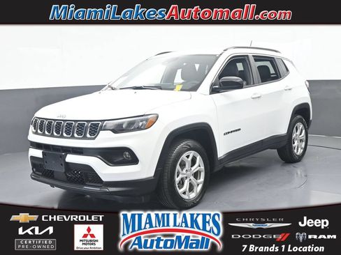 Used 2024 Jeep Compass Latitude AWD/4WD image 1
