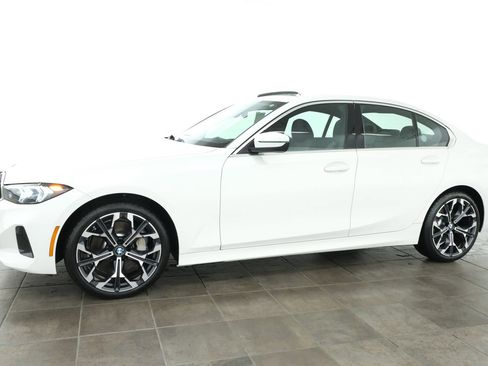Used 2025 BMW 330i xDrive Sedan w/ Premium Package AWD/4WD image 2