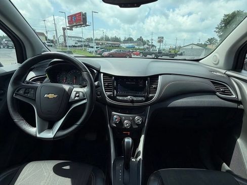 Used 2022 Chevrolet Trax LT w/ LT Convenience Package AWD/4WD image 13