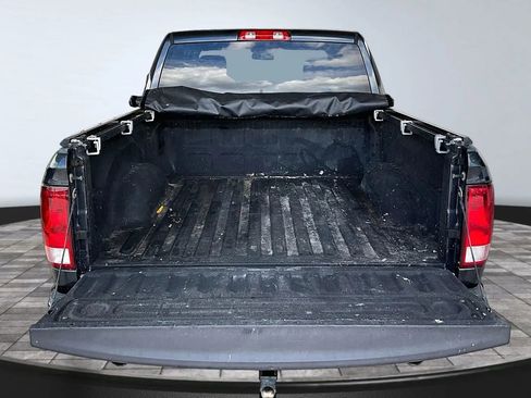 Used 2017 RAM 1500 Express AWD/4WD image 7