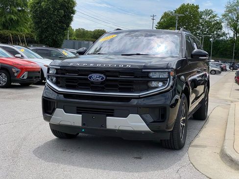 Used 2025 Ford Expedition Max Platinum AWD/4WD image 3