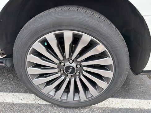 Used 2020 Lincoln Navigator Reserve w/ Equipment Group 208A Reserve image 11