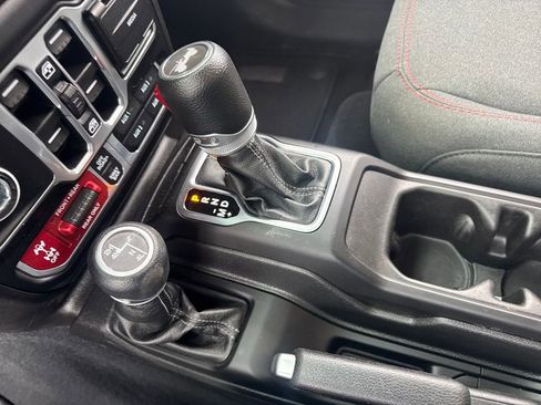 Used 2024 Jeep Wrangler Unlimited Rubicon AWD/4WD image 19