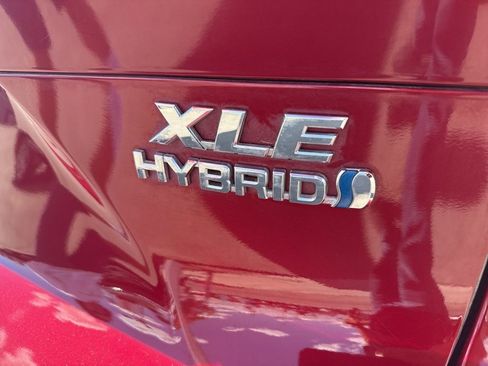 Used 2022 Toyota Venza XLE AWD/4WD image 5
