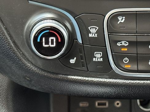 Used 2020 Chevrolet Equinox LT FWD image 20