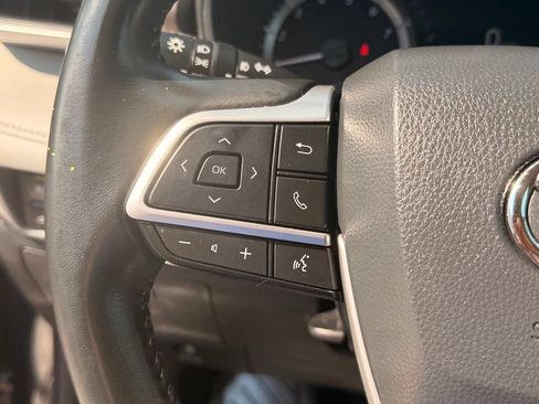 Used 2023 Toyota Highlander LE FWD image 22