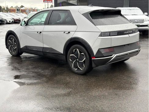 Used 2024 Hyundai Ioniq 5 SE image 2