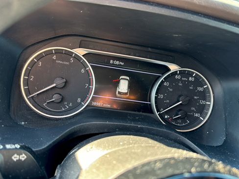 Used 2022 Nissan Rogue SV FWD image 3