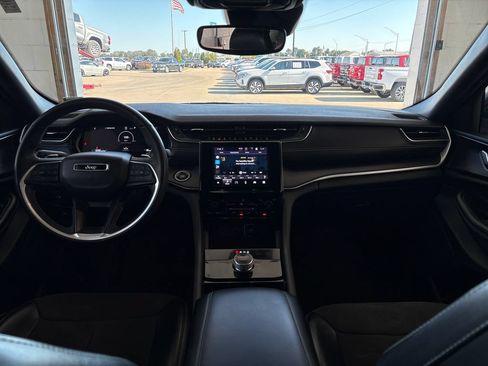 Used 2023 Jeep Grand Cherokee Altitude AWD/4WD image 24