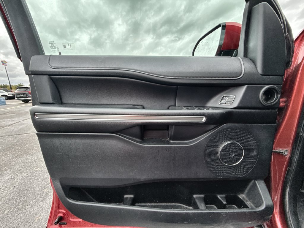 Used 2020 Ford Expedition XLT w/ Equipment Group 202A AWD/4WD image 15