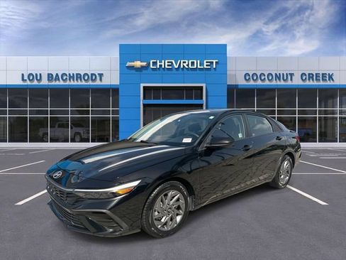 Used 2024 Hyundai Elantra SEL FWD image 4