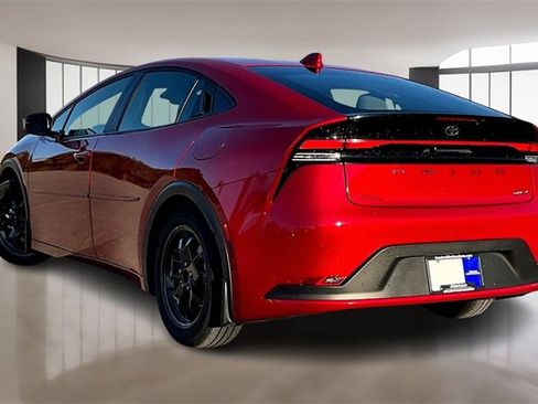 Used 2024 Toyota Prius LE image 4