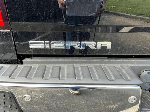 Used 2015 GMC Sierra 1500 SLT w/ SLT Crew Cab Value Package AWD/4WD image 25