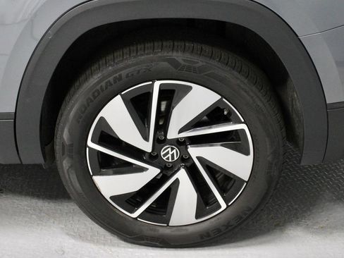 Used 2025 Volkswagen Atlas SE AWD/4WD image 19
