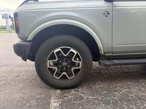 Used 2023 Ford Bronco Outer Banks AWD/4WD image 3