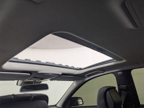 Used 2010 Mercedes-Benz S 550 S 550 image 25