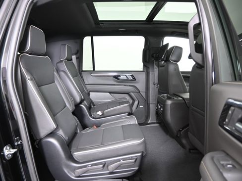 New 2026 Chevrolet Suburban Premier image 17