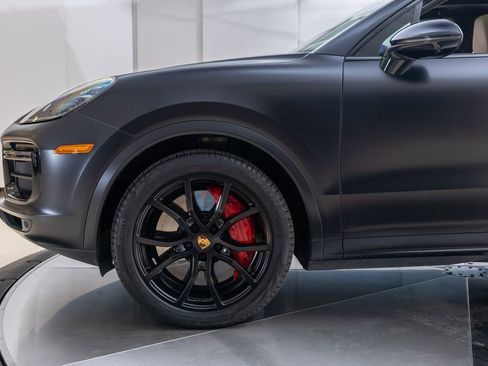 Used 2022 Porsche Cayenne Turbo image 32