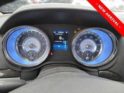 Used 2013 Chrysler 300 AWD w/ Driver Convenience Group image 9