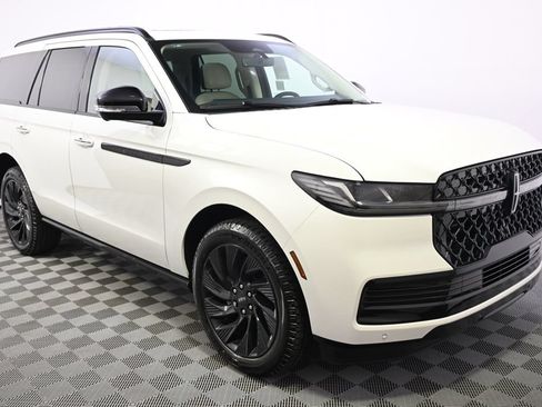 New 2027 Lincoln Navigator Reserve w/ Jet Appearance Package AWD/4WD image 8