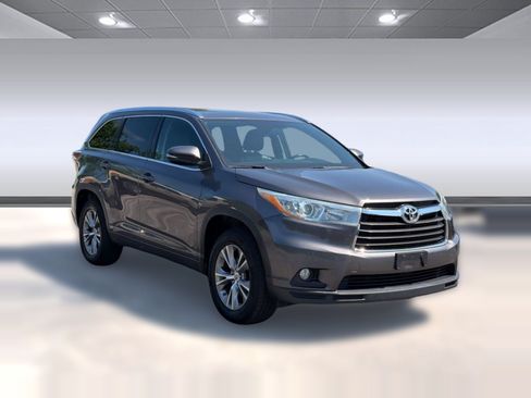 Used 2015 Toyota Highlander XLE FWD image 7