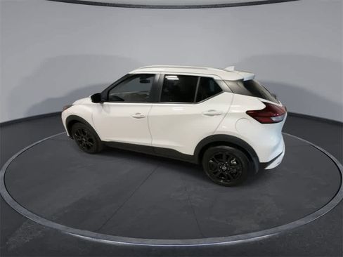 Used 2023 Nissan Kicks SV image 6