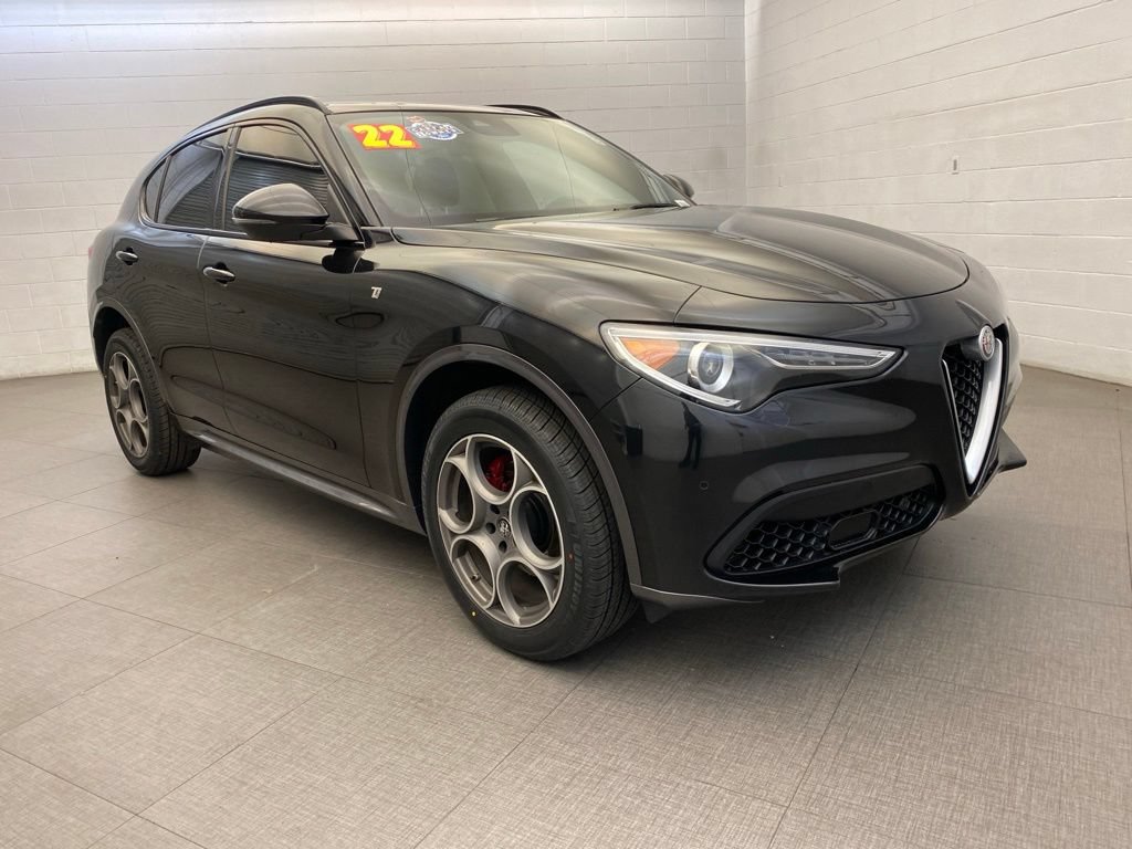 Used 2022 Alfa Romeo Stelvio Ti AWD/4WD image 4