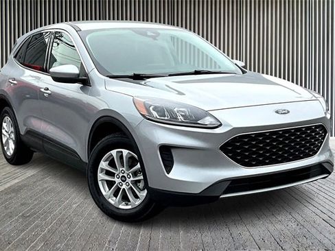 Used 2021 Ford Escape SE image 11