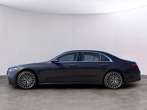 Used 2022 Mercedes-Benz S 500 4MATIC w/ AMG Line Package image 4