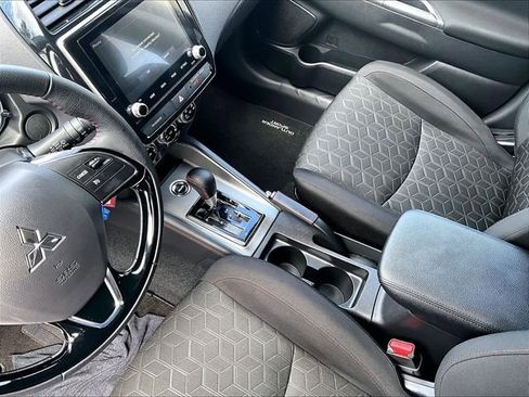 Used 2025 Mitsubishi Outlander Sport AWD image 15