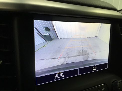 Used 2023 GMC Acadia SLE w/ Driver Convenience Package image 11