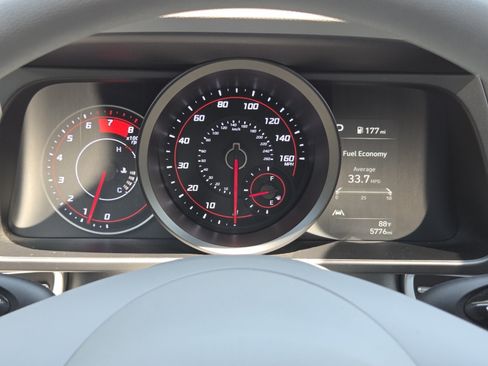 Used 2023 Hyundai Elantra SEL FWD image 31