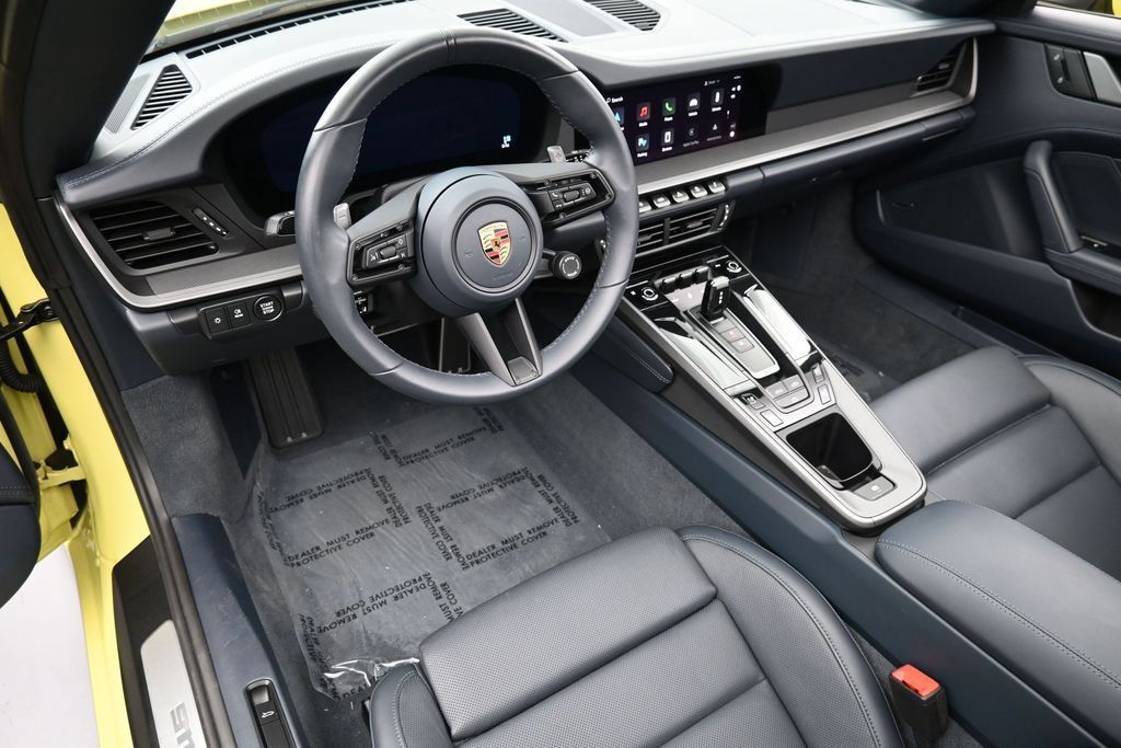 Certified 2025 Porsche 911 Carrera RWD image 4