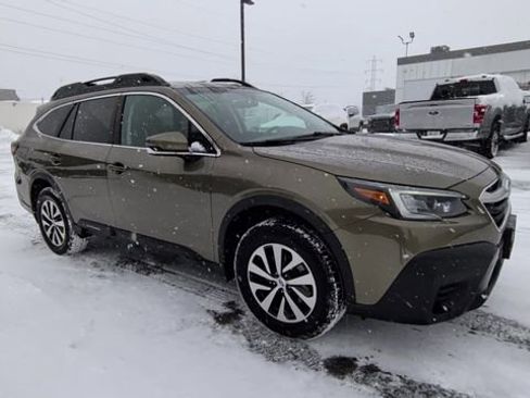 Used 2020 Subaru Outback Premium image 2